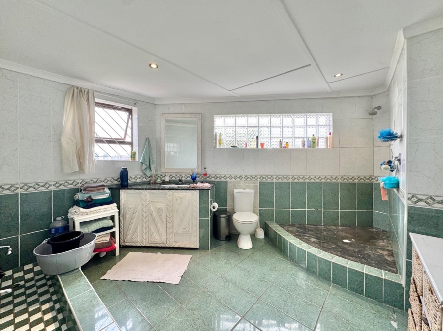 6 Bedroom Property for Sale in Walmer Estate Western Cape